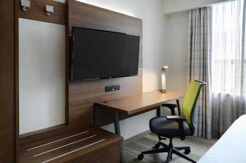 Holiday Inn Express Toronto Downtown image 10