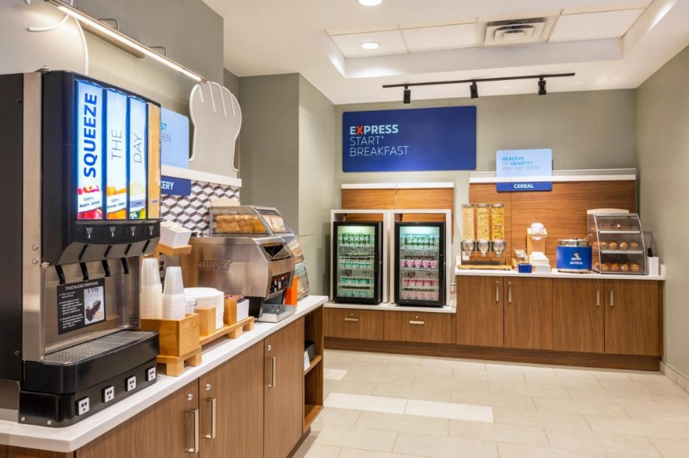 Holiday Inn Express Toronto Downtown Image 6